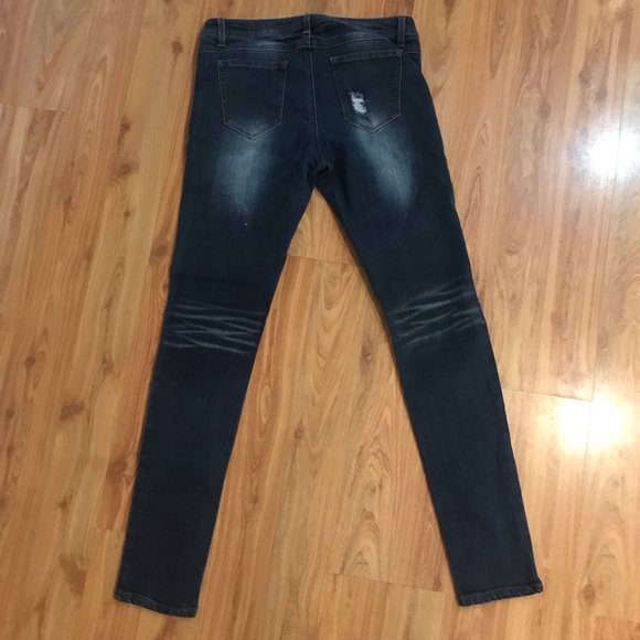 Distressed jeans - Picture 3 of 4